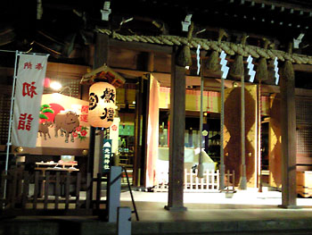 新春三日目の夜の神社は水を打ったような静けさ。 20090103-2.jpg