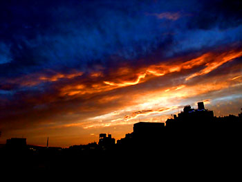 闇を切り裂く光。 20100807-1.jpg