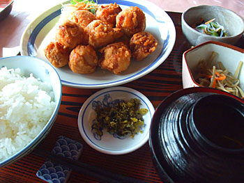 食後のコーヒーも付いて780円。 20101110-1.jpg